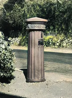 Mudeford: VICTORIAN PILLAR BOX