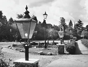Bagshot: VICTORIAN STREET LAMPS