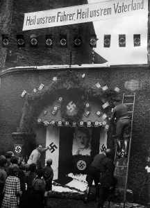 Adorn: Victory celebration after the Saar plebiscite in Saarbru