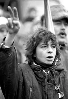 Letna: Victory sign - demonstration - Letna