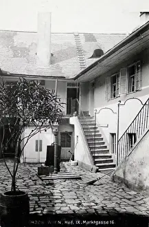 Courtyards: Vienna 9: Courtyard in Makartgasse