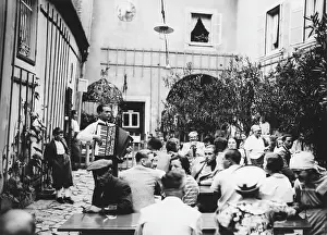Heurigen: Vienna courtyard - Anschluss