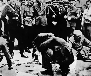 Viennese Jews forced to scrub the city streets following the