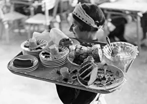 Sausage: Viennese waitress