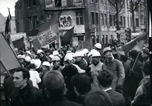 10000: Vietnam demonstration by students in Berlin