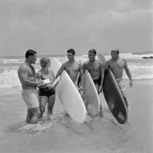 Surfboards: Vietnam War. Organizers and winners of a ?