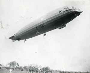 Collapsed: Side view of airship R.33 (G-FAAG) in flight