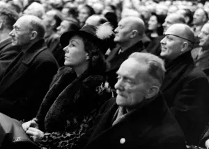 Maimed: View of the audience during the speech of Goebbels