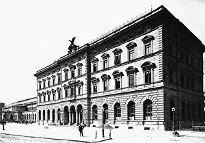 Terminus: Front view of the Central Station in Munich