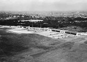 Tempelhofer: View of the control bridge of Tempelhof Airport, around 1928