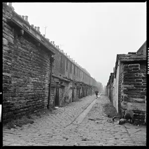 Cobble: A view from Higgin Street looking along the cobbled ginnel
