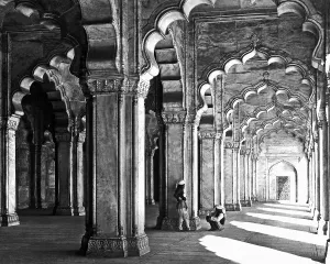 Moti: View inside the Moti Masjid, Agra, India