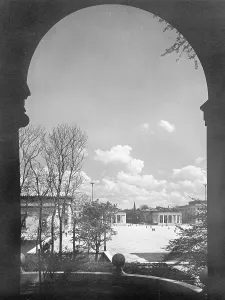 Ehrentempeln: View of the Koenigsplatz in Munich, 1938
