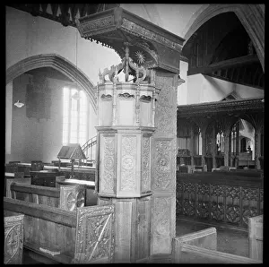 Tiers: Detail view of a lead-lined font in St James Church