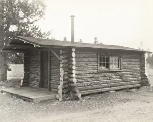 Getaway: Side view of a log cabin home