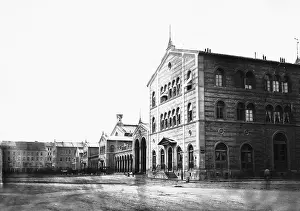 Terminus: Front view of the main train station in Munich