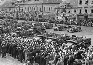 Cheering: View of the market square of Schlukenau, 1938