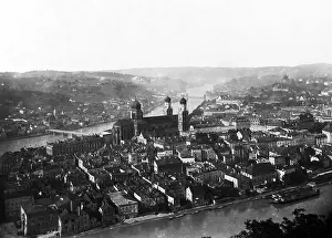 Smokes: View of the old town of Passau, 1907