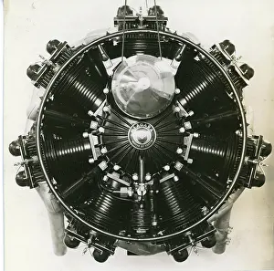 Radial: Front view of a Pobjoy Niagra seven-cylinder radial engine