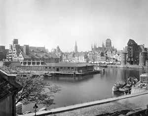 Mole: View over the port of Danzig