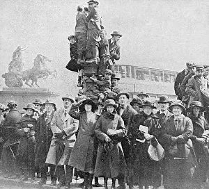 Bowes: Viewing the royal wedding, 1923