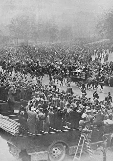 Viewing the royal wedding, 1923