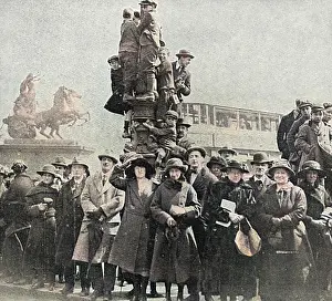 Marriages: Viewing the royal wedding, 1923
