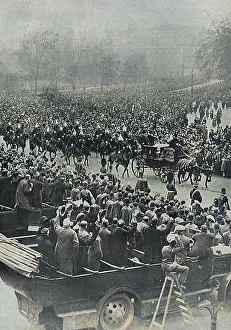 Marriages: Viewing the royal wedding, 1923