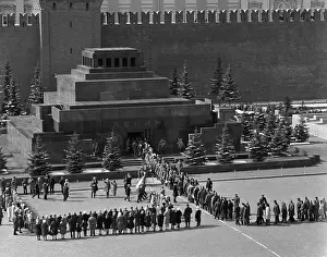 Queue: Views of Moscow