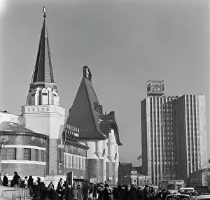 Komsomolskaya: Views of Moscow