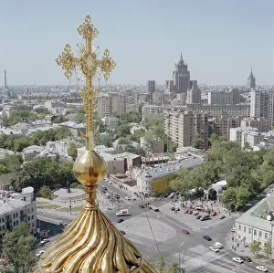 Kropotkinskaya: Views of Moscow