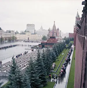 Queue: Views of Moscow
