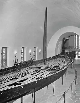 Longship: VIKING LONGSHIP
