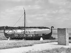 Longship: VIKING SHIP