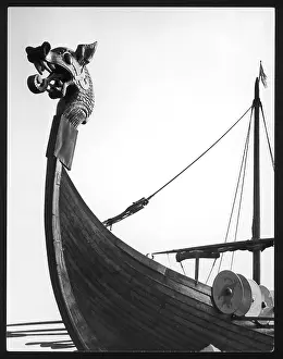 Longship: VIKING SHIP FIGUREHEAD