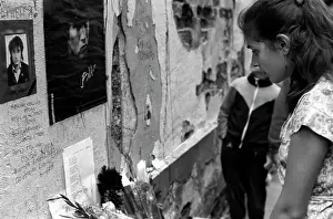 Tsoi: Viktor Tsoi wall in Moscow, 1990