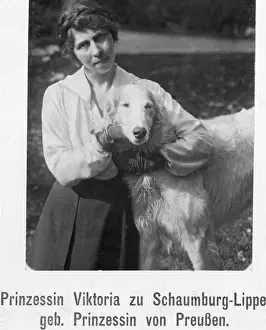 Stroking: Viktoria of Schaumburg-Lippe, 1916