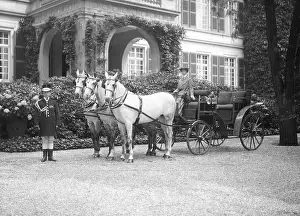Bonn: Viktoria of Schaumburg-Lippe in front of the