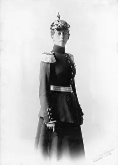 Epaulettes: Viktoria of Schaumburg-Lippe in uniform as