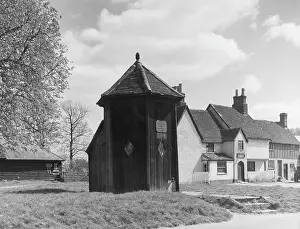 Offley: VILLAGE WELL HOUSE