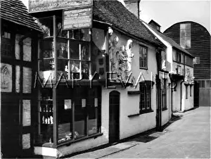 Carvers: VILLAGE SCULPTURE SHOP