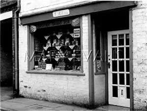 Neatly: VILLAGE SHOP 1960S