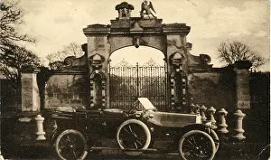 Identification: Vintage Car (awaiting identification)