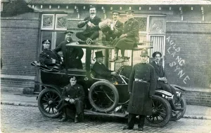 Syne: Vintage Car (awaiting identification - possibly a Renault)