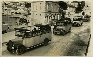 Mercedes: Vintage Mercedes Bus Procession