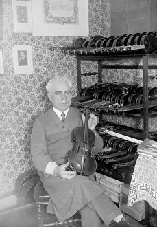Stradivarius: VIOLIN MAKER 1930S