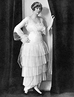 Viscountess: Viscountess Curzon, 1915