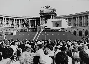 Heldenplatz: Visit of Pope John Paul II. In Vienna. In front