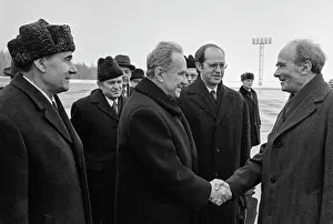 Welcomes: Visit of Trygve Bratteli to USSR