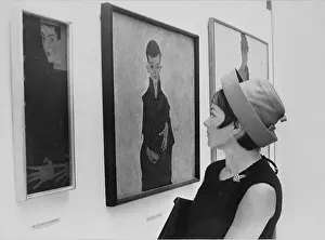 Schiele: A visitor of the exhibition Vienna at 1900 at